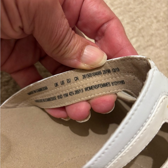 Clarks White Sandals Elegant Comfortable Design Size 11 - Picture 2 of 5